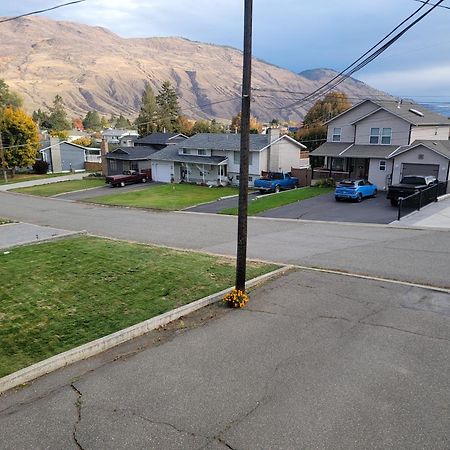 Charming - 2 Bedrooms Suite, 1 Full Bath & Family Room Kamloops Exterior photo
