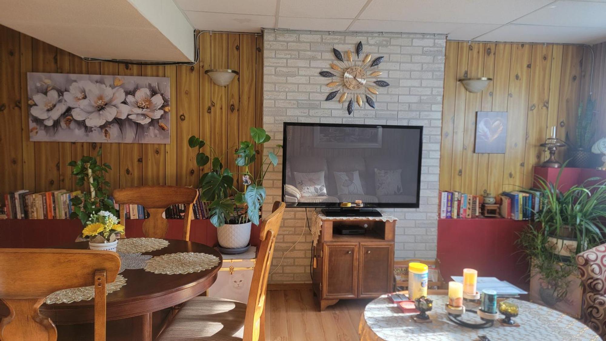 Charming - 2 Bedrooms Suite, 1 Full Bath & Family Room Kamloops Exterior photo