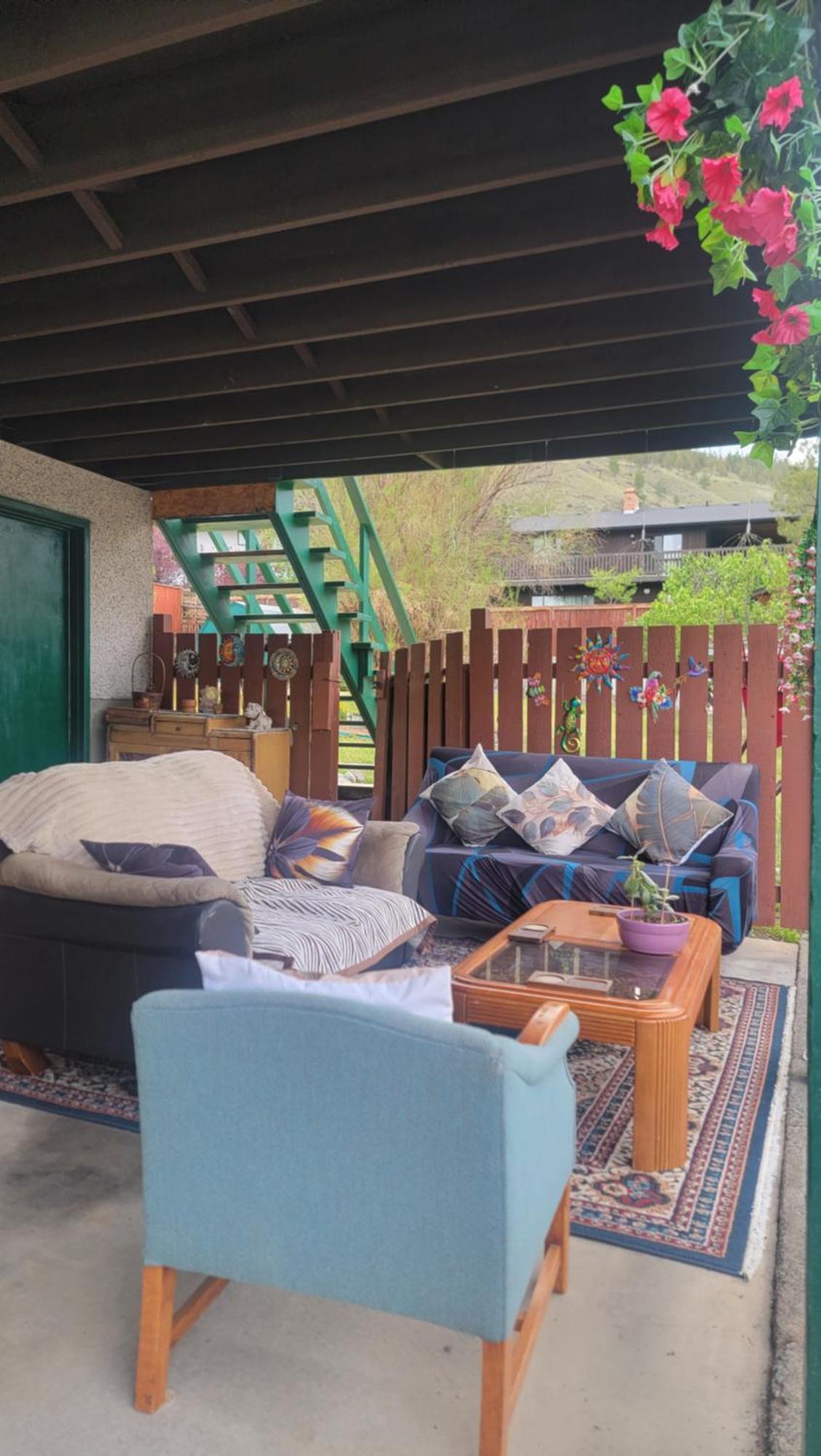 Charming - 2 Bedrooms Suite, 1 Full Bath & Family Room Kamloops Exterior photo